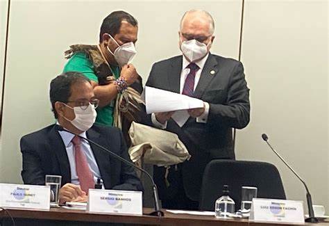 Entidades entregam carta a Fachin em repúdio a ataques de Bolsonaro ao sistema eleitoral