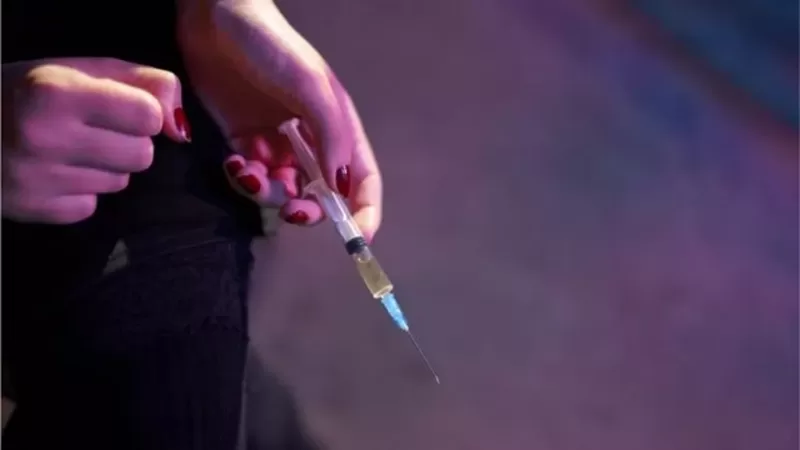 Os ataques misteriosos com seringas que estão assustando jovens na França