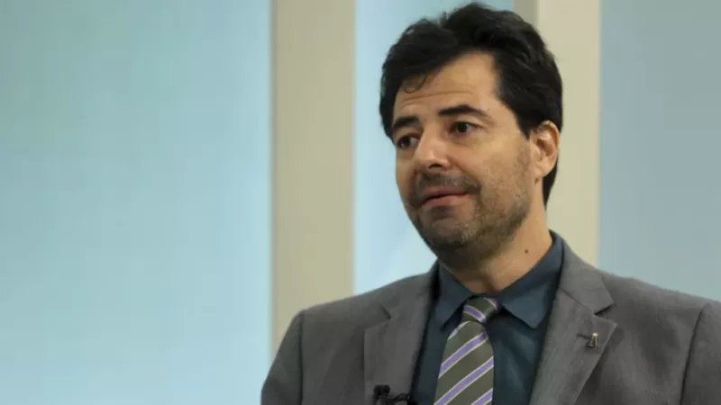 Ministro de Minas e Energia diz que pedirá estudos sobre privatizar estatal do pré-sal e Petrobras