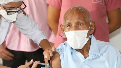 Fortaleza libera quarta dose da vacina contra Covid-19 para idosos a partir de 70 anos nesta segunda-feira (09/05)