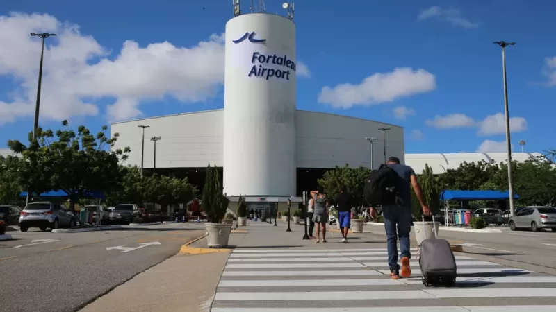 Homem agride tripulação, ameaça passageiros e voo vindo de Londres faz pouso não programado em Fortaleza