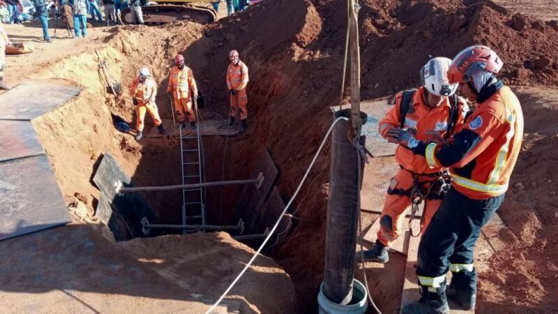 Morre menino que caiu em buraco de 8 metros em MG; resgate levou 18 horas