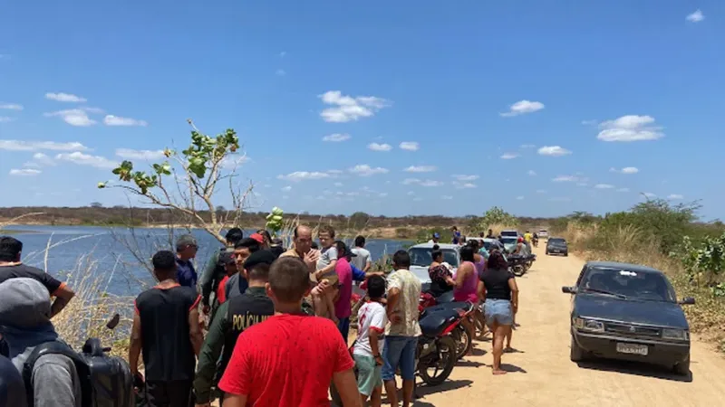 Casal de jovens desaparecidos é encontrado morto dentro de carro submerso em açude de Hidrolândia, no Ceará