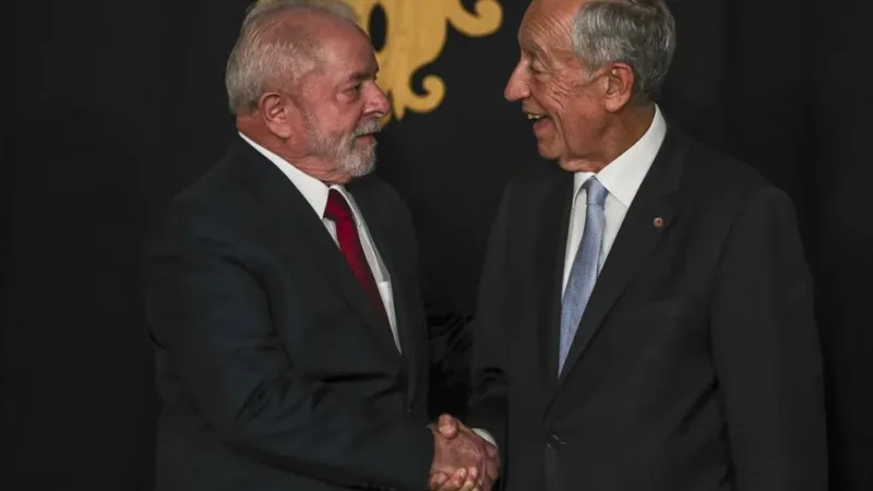 Lula tem alta após retirar lesão na laringe; procedimento foi realizado com sucesso