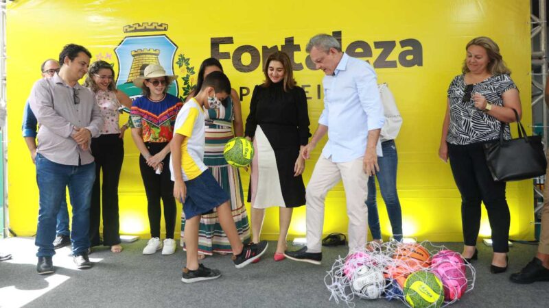 Prefeito Sarto entrega requalificação da Escola Municipal Quintino Cunha, no Jardim Guanabara