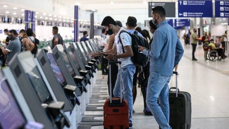 Uso de máscaras passa a ser obrigatório em aeroportos e aviões a partir desta sexta-feira (25)