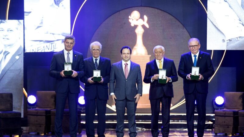 Troféu Sereia de Ouro 2022 homenageia quatro personalidades em solenidade no Theatro José de Alencar