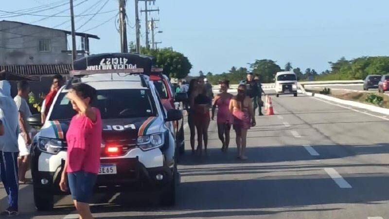 Dois irmãos morrem eletrocutados enquanto tomavam banho de rio em Beberibe