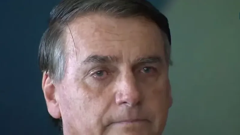 Para militares, Bolsonaro chorou por perceber, em evento, que está sozinho no golpismo