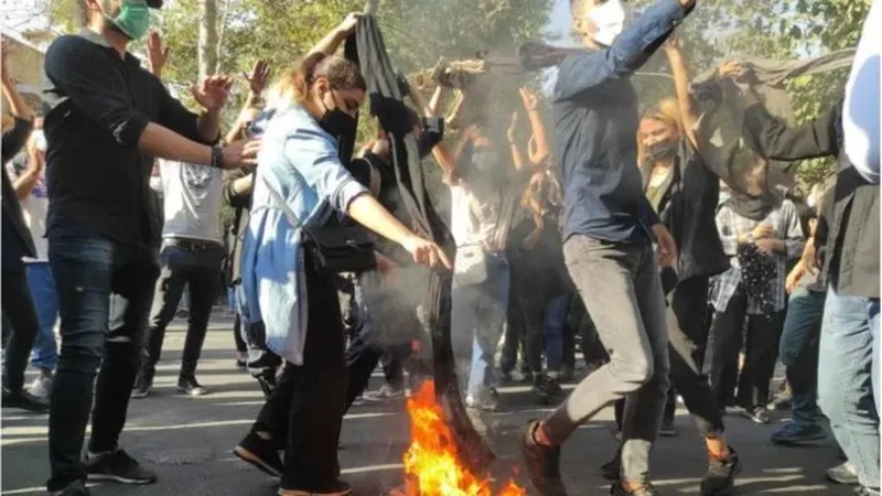 Após 100 dias de protestos e mais de 500 mortes, manifestantes no Irã prometem: ‘Não vamos parar’