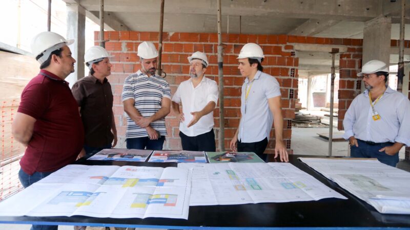 Prefeito em exercício visita obras do CEI Menino Maluquinho, no Papicu