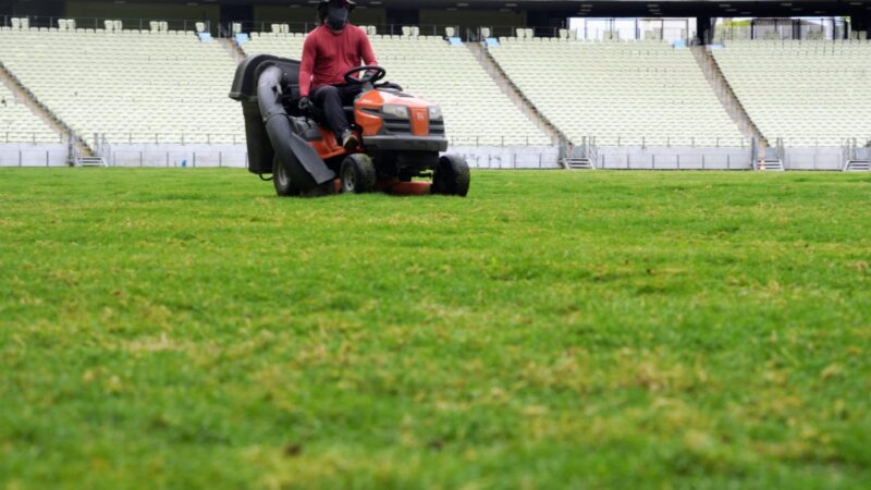 Novo gramado da Arena Castelão recebe primeiro corte; entrega é prevista para março