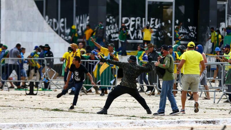 AGU pede a prisão em flagrante de secretário e ‘todos os envolvidos’ em Brasília por atos criminosos