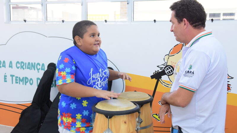 Aulas de música melhoram desenvolvimento pessoal e a comunicação de crianças e adolescentes autistas