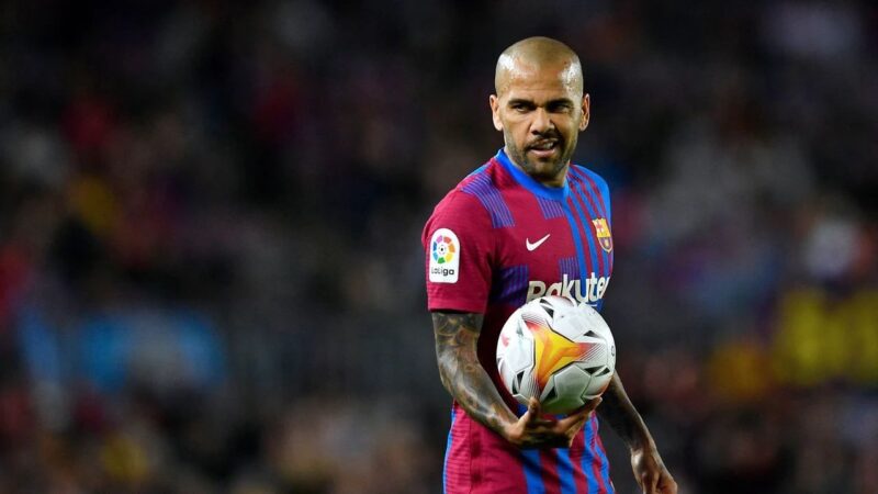 Jogador Daniel Alves é detido em Barcelona por suspeita de agressão sexual