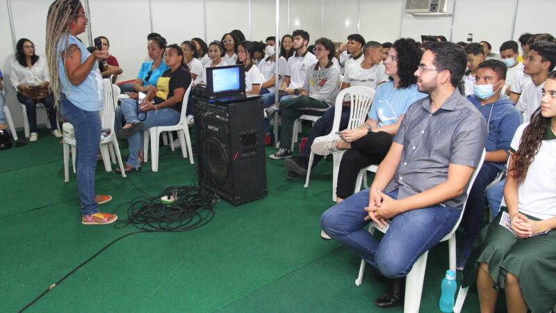 Oficinas para jovens movimentam a manhã do último dia de serviços da Itinerante em Icapuí