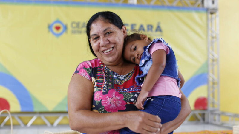 Famílias nas cidades de Caririaçu, Crato, Barbalha e Sobral recebem cartões Ceará Sem Fome