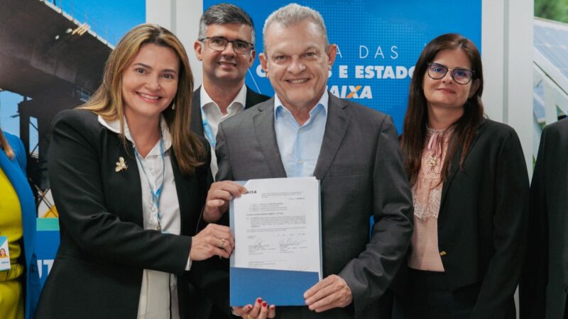 Prefeito José Sarto assina contrato de R$ 250 milhões para obras de infraestrutura, saúde e esporte