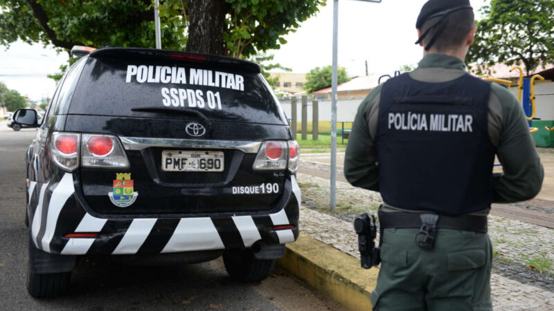 Policiais militares lotados na SSPDS/CE recuperam moto roubada no bairro Rodolfo Teófilo