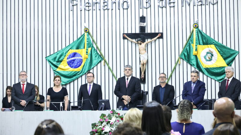 Alece prestigia pioneirismo do Hospital Geral Dr. César Cals em sessão solene