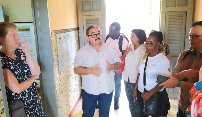 Centro de Convivência Antônio Diogo recebe visita de especialistas internacionais em hanseníase