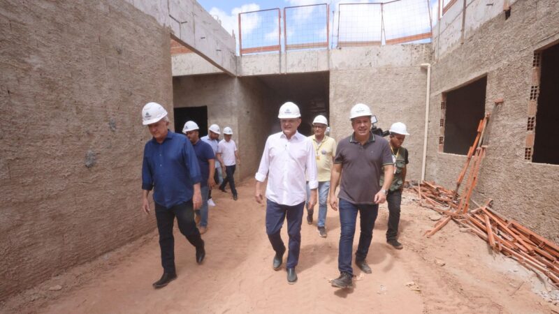 Prefeito Sarto visita obras do novo Gonzaguinha de Messejana