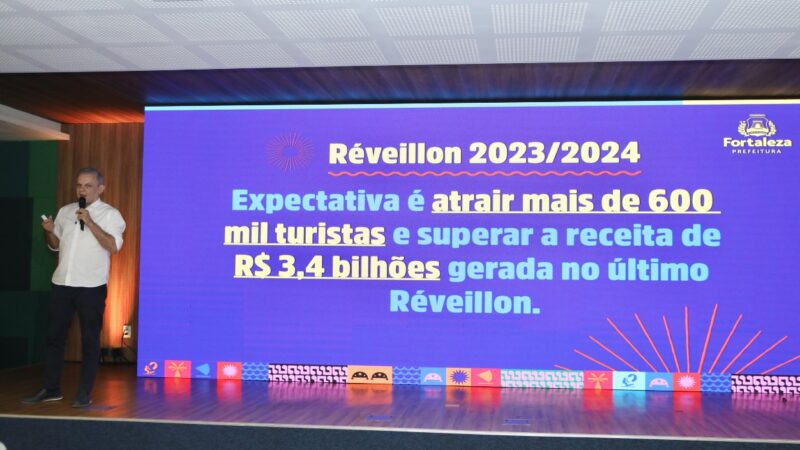 Roberto Carlos abre Réveillon 2024 em Fortaleza; confira programação dos três dias de festa no Aterro