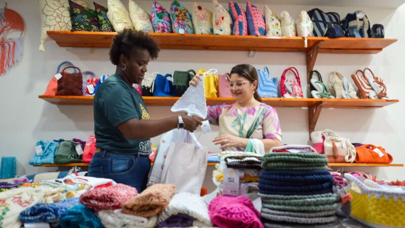 Loja com artesanato produzido por internos do sistema prisional cearense é inaugurada em shopping na Capital