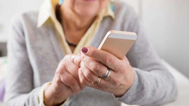 Sancionada lei que protege idosos de contratar empréstimos por telefone