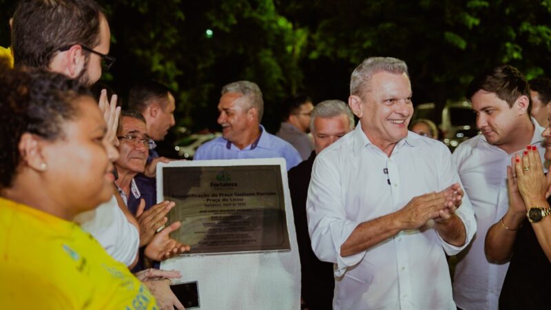 Prefeitura entrega Praça do Liceu requalificada e assina decreto de tombamento definitivo de prédio da escola