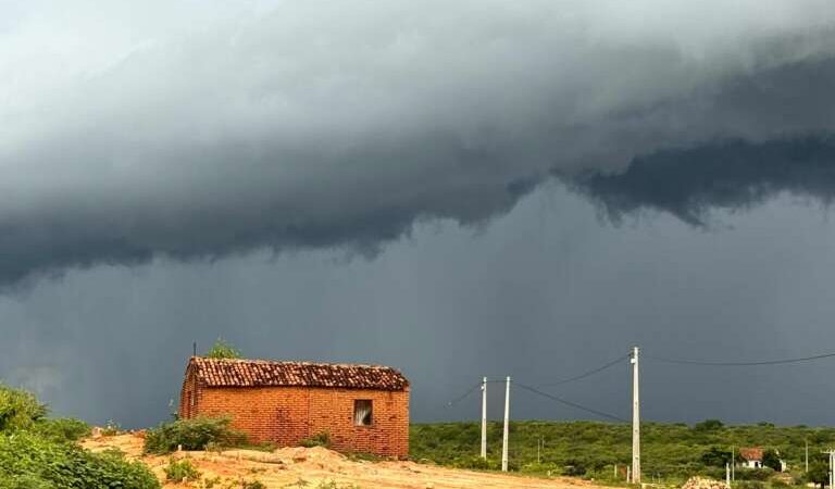 Litoral, Ibiapaba e sul do Ceará deverão concentrar principais chuvas até quarta (15)