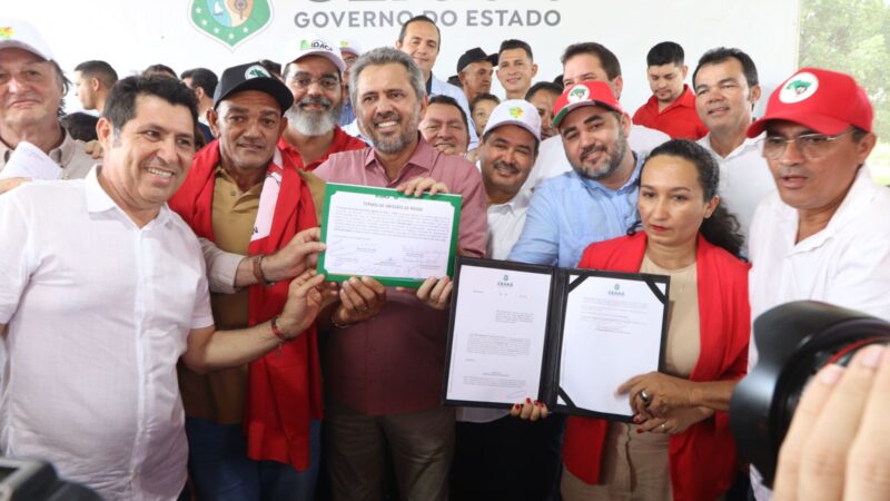 Em Quixeramobim, 40 famílias do Assentamento Nova Jerusalém recebem do Governo do Ceará a imissão de posse