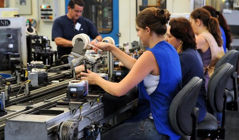 Com recorde de 101,3 milhões de empregos, desocupação é a menor em 10 anos