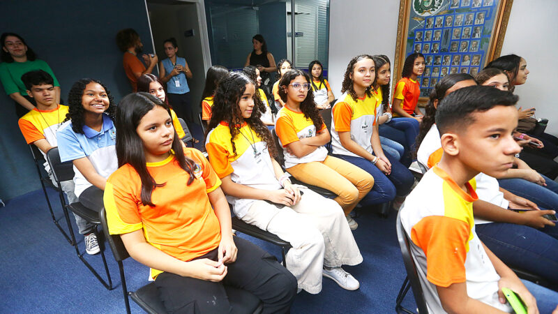 Estudantes de escola do Jangurussu visitam Assembleia Legislativa