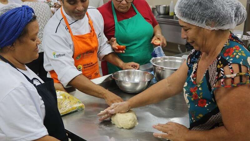 Escola de Gastronomia Social oferta 230 vagas para sete cursos gratuitos em setembro