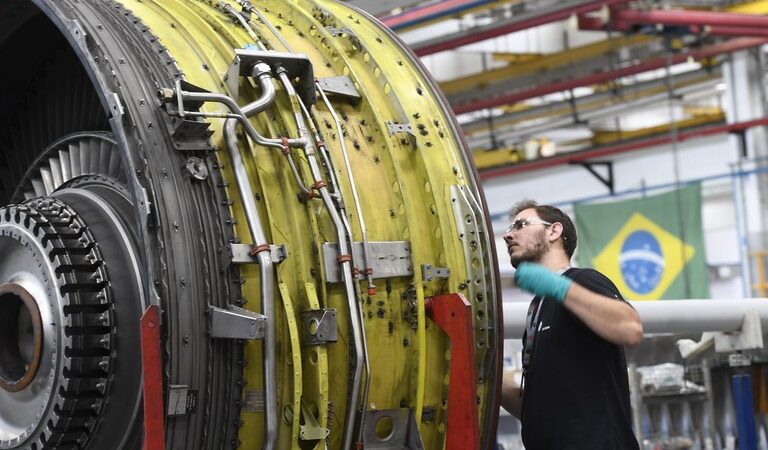 Produção industrial mantém crescimento, supera ano passado e acumula 3% até agosto