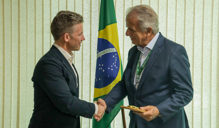 Brasil e Suécia decidem ampliar cooperação na área de defesa