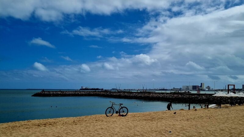 Deu praia: Fortaleza tem 23 pontos próprios para banho de mar neste fim de semana