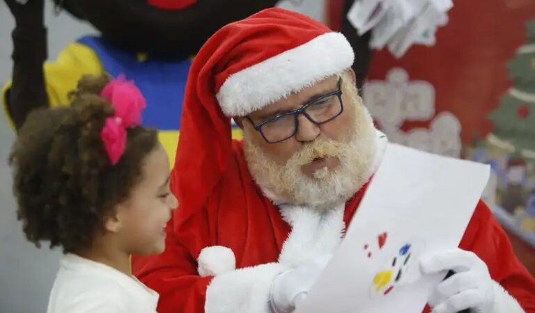 Saiba como adotar uma cartinha do Papai Noel dos Correios em 2024