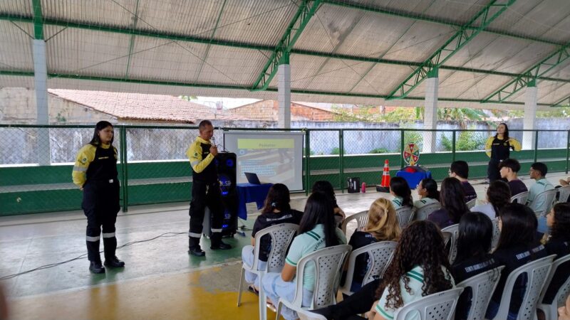 Detran-CE realiza ação educativa para alunos da rede pública de ensino em Barroquinha