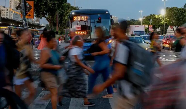 Salário mínimo é de R$ 1.518 a partir desta quarta-feira (1°)