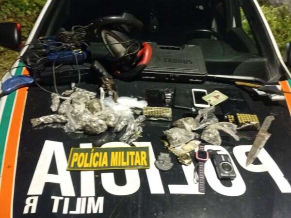 Em Caucaia, PMCE captura quatro suspeitos com revólver e drogas