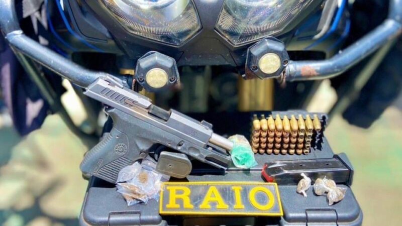 PMCE apreende arma, munições e drogas durante ação em Caucaia