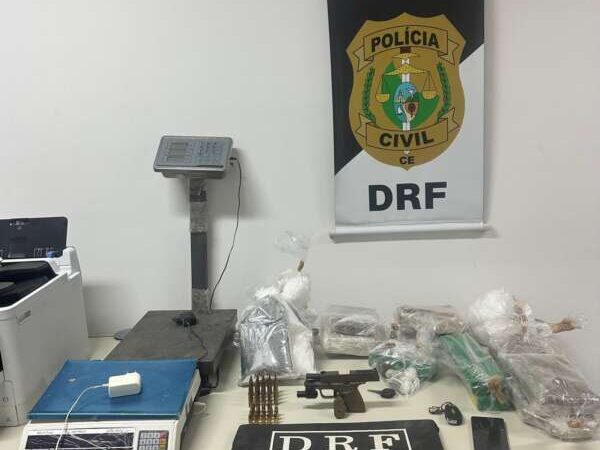 Polícia Civil prende dupla suspeita com 17 kg de drogas, pistola e munições no Quintino Cunha