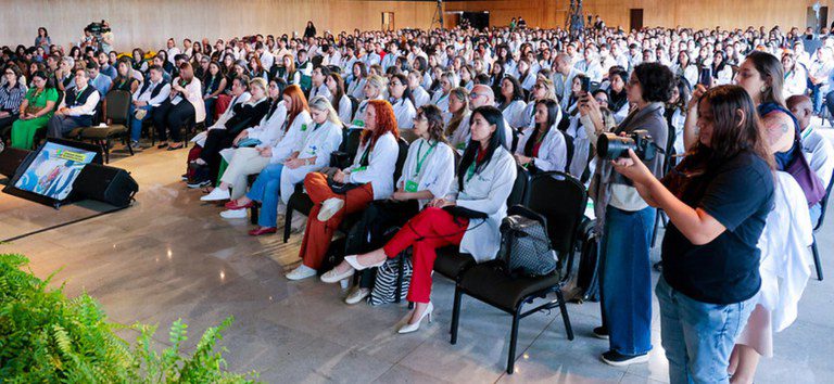 Mais Médicos: 407 profissionais começam a atuar em 22 estados