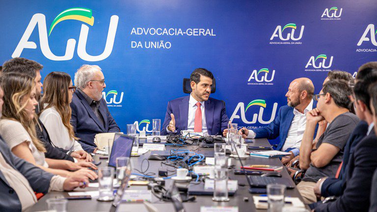 Governo adota medidas para responsabilizar entidades que promoveram descontos indevidos no INSS