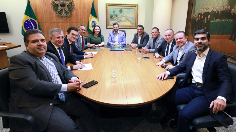 Presidente da Alece se reúne com deputados da oposição e reforça tratamento igualitário no Parlamento estadual