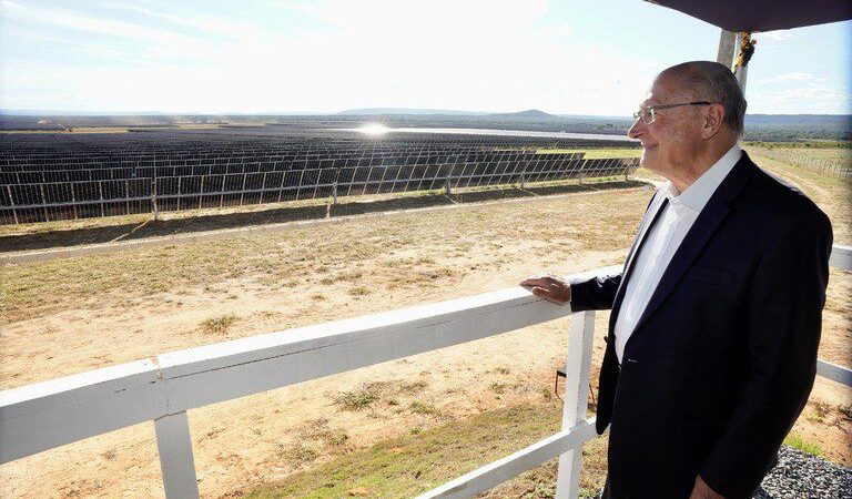 ‘Brasil será grande celeiro de energia solar’, diz Alckmin em Parque Solar Arinos (MG)
