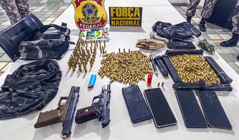 PF e Força Nacional apreendem arsenal em área de tensão no extremo sul da Bahia