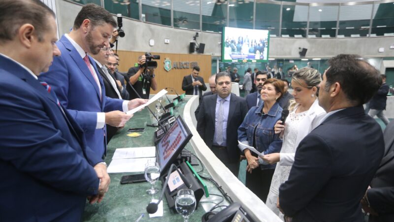 Keivia Dias toma posse como deputada estadual na Alece